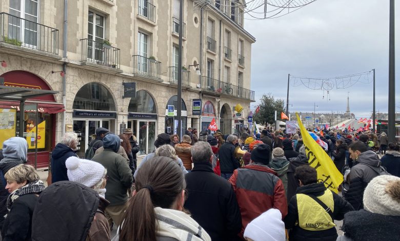 manifestation contre la loi asile immigration à Blois
