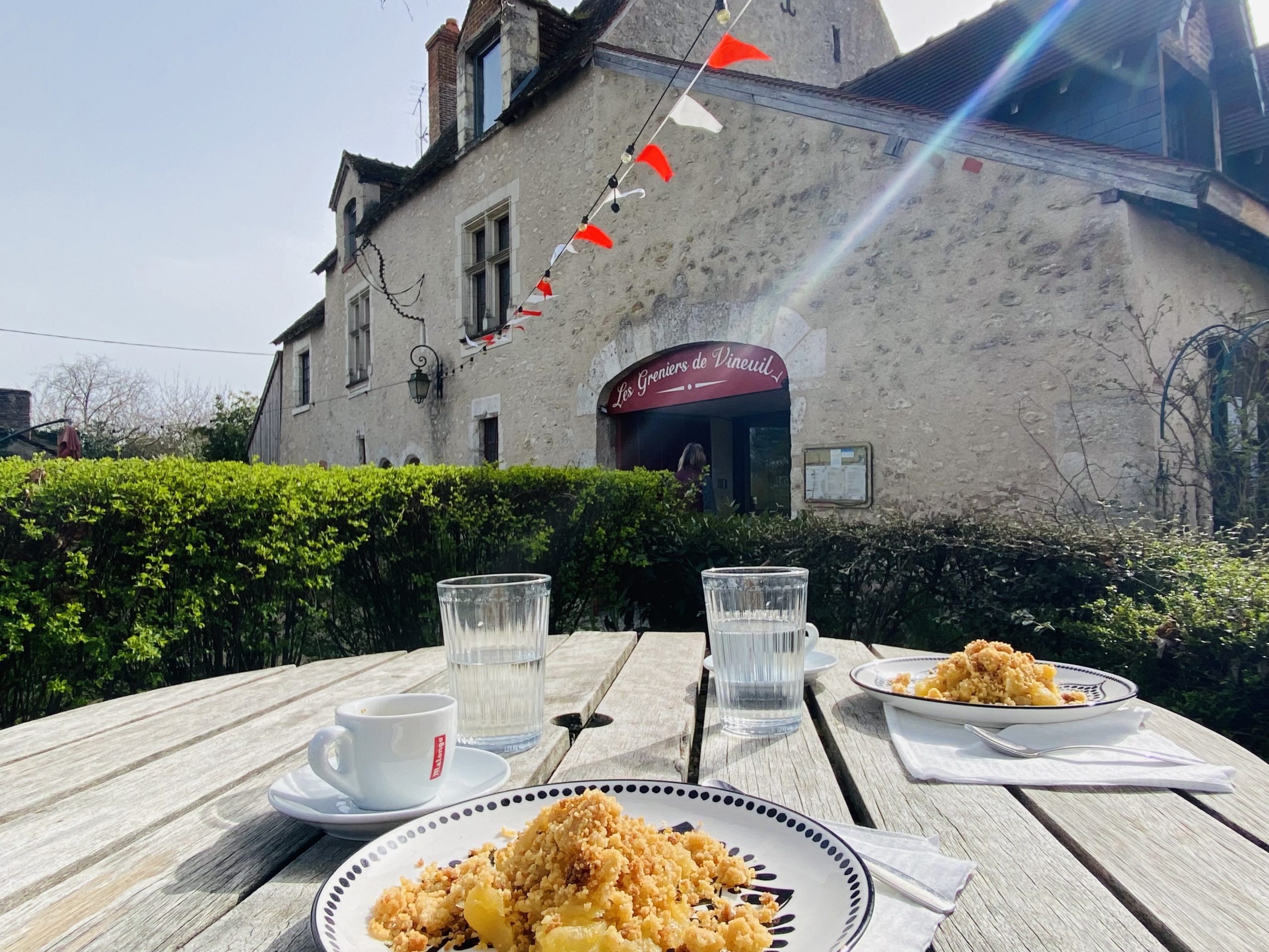 Les Greniers de Vineuil à table dans un tierslieu pas comme les autres — free download